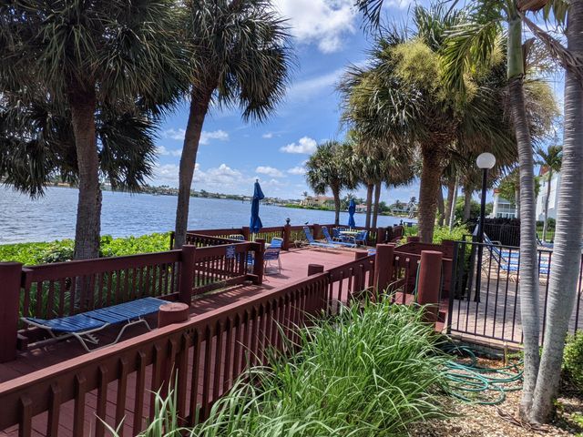 105 Half Moon Circle F2, Hypoluxo, FL 33462