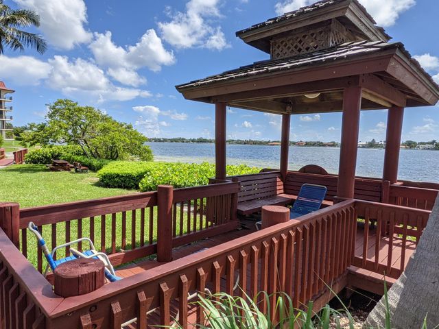 105 Half Moon Circle F2, Hypoluxo, FL 33462