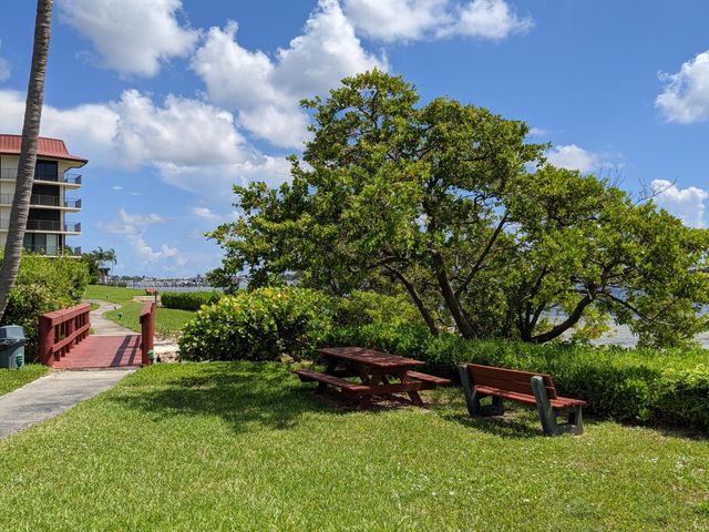 105 Half Moon Circle F2, Hypoluxo, FL 33462