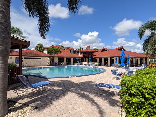 105 Half Moon Circle F2, Hypoluxo, FL 33462