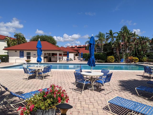 105 Half Moon Circle F2, Hypoluxo, FL 33462