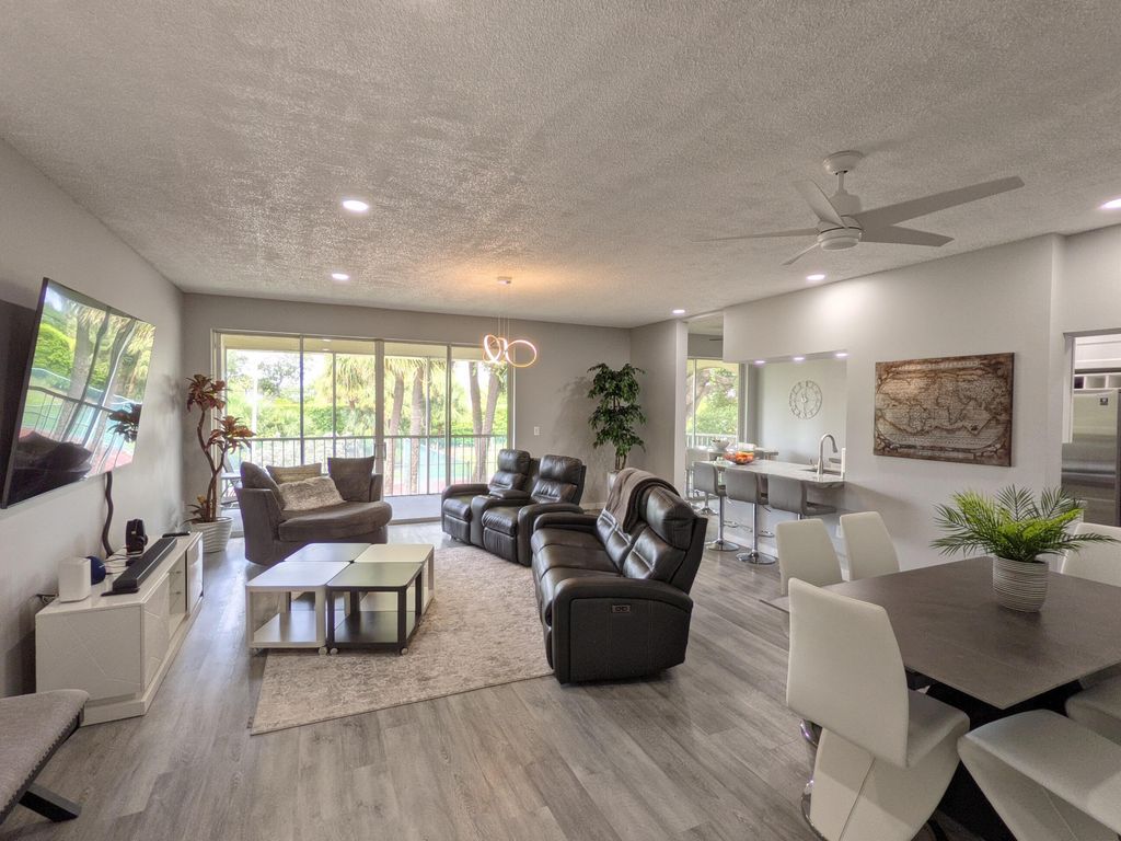 105 Half Moon Circle F2, Hypoluxo, FL 33462