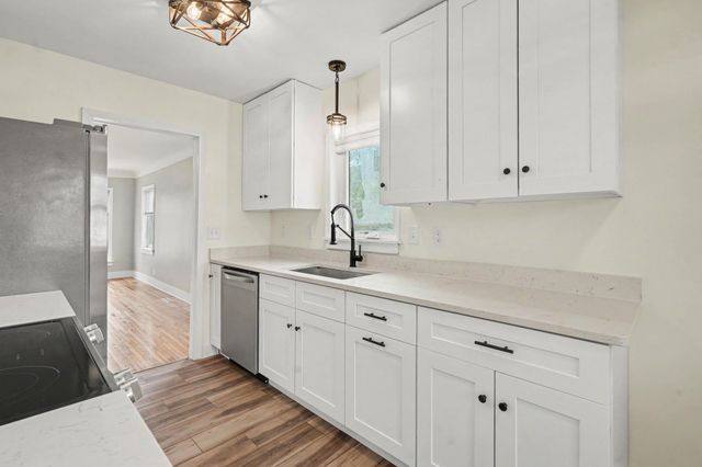 2601 Girard Avenue N, Minneapolis, MN 55411