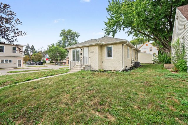 2601 Girard Avenue N, Minneapolis, MN 55411