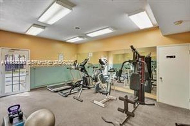 10784 N Kendall Dr D4, Miami, FL 33176