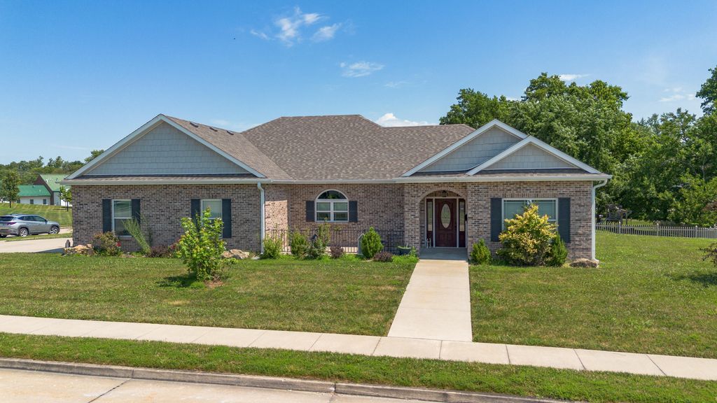 100 TRENT CT, Hallsville, MO 65255