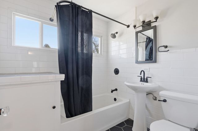 2621 Iowa Street, Davenport, IA 52803