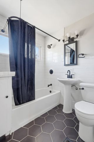 2621 Iowa Street, Davenport, IA 52803