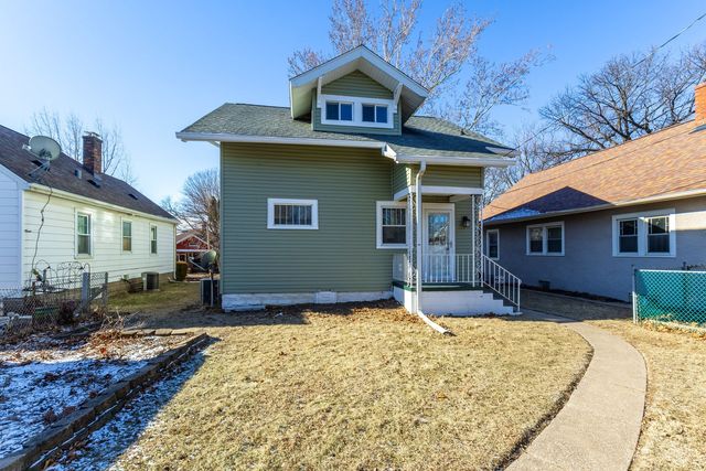 2621 Iowa Street, Davenport, IA 52803