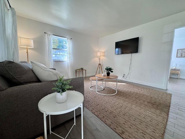 202 Lucerne Avenue Unit 9, Lake Worth Beach, FL 33460