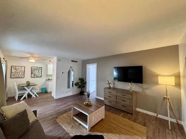 202 Lucerne Avenue Unit 9, Lake Worth Beach, FL 33460