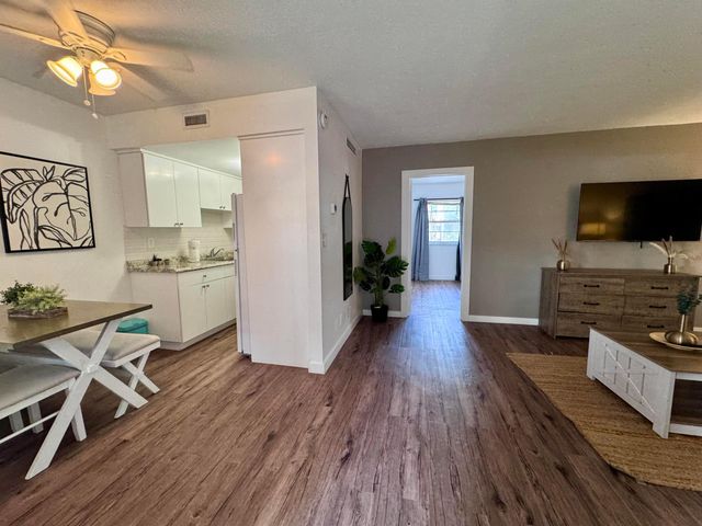 202 Lucerne Avenue Unit 9, Lake Worth Beach, FL 33460
