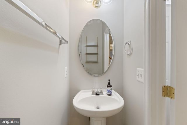 5112 GRIMM DR, Alexandria, VA 22304