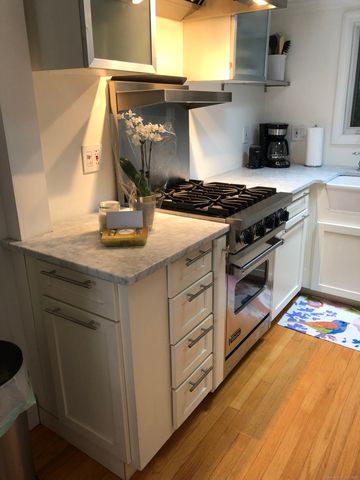 9 Rowland Place, Westport, CT 06880