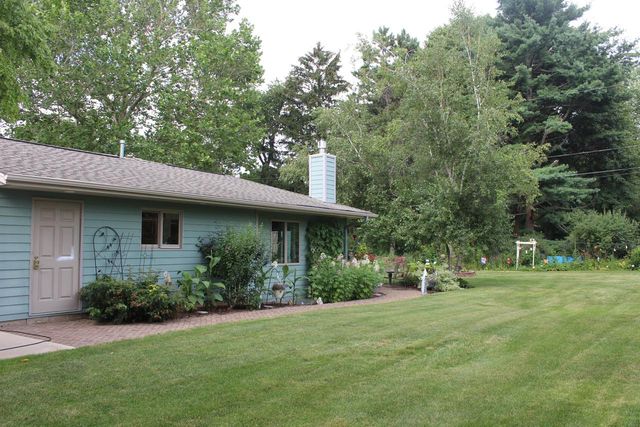 21505 Greendale DRIVE, Waukesha, WI 53186