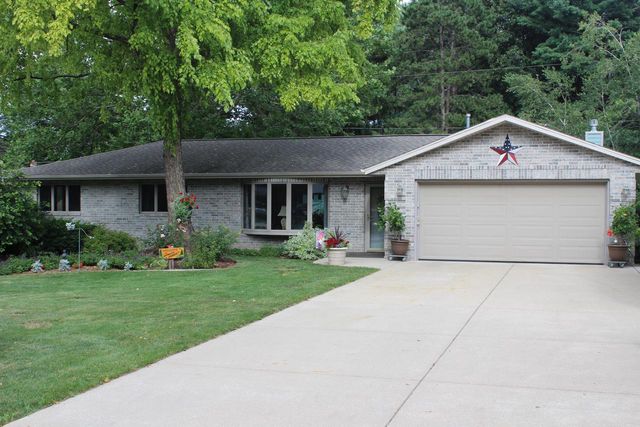 21505 Greendale DRIVE, Waukesha, WI 53186