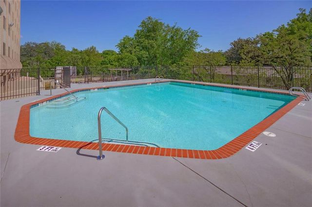 2479 Peachtree NE Road 1512, Atlanta, GA 30305