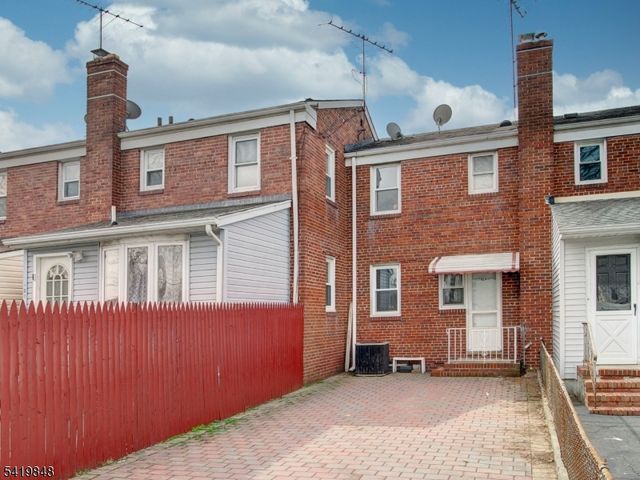 824 N Stiles St, Linden City, NJ 07036