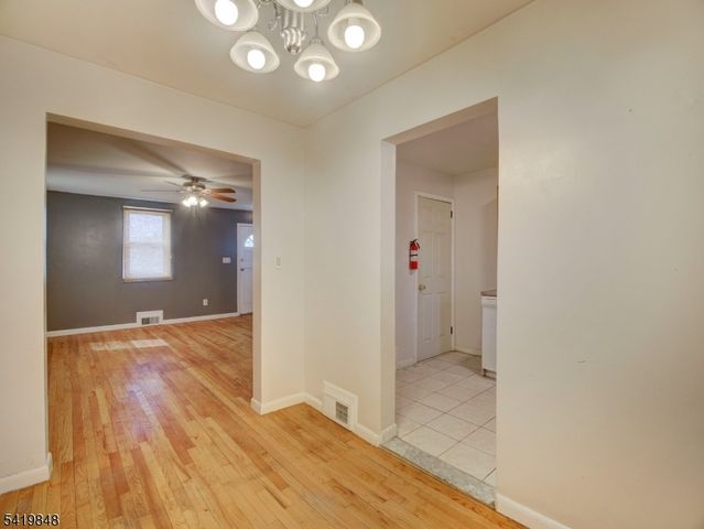 824 N Stiles St, Linden City, NJ 07036