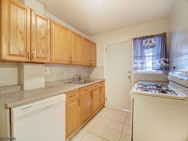 824 N Stiles St, Linden City, NJ 07036