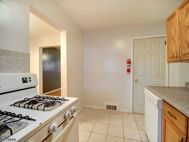 824 N Stiles St, Linden City, NJ 07036
