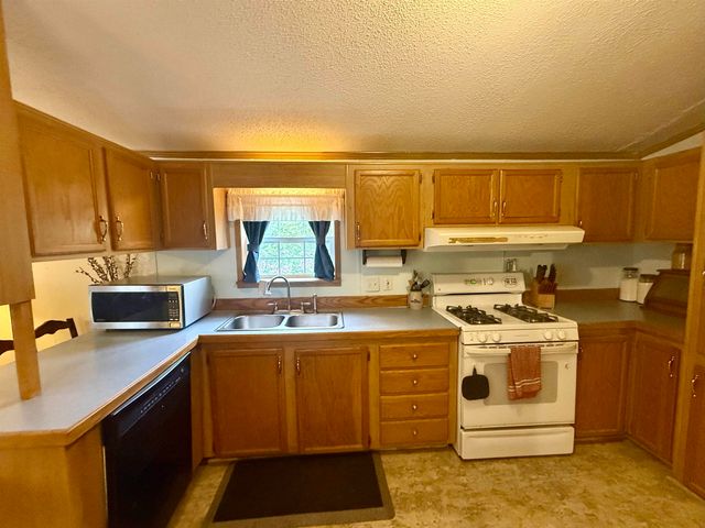 90 Merriam Hill Rd Apt 2, Greenville, NH 03048
