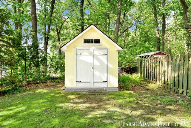 5822 Burgis Avenue, Grand Rapids, MI 49508