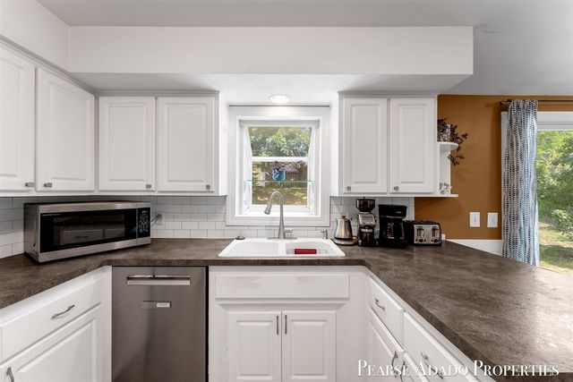 5822 Burgis Avenue, Grand Rapids, MI 49508