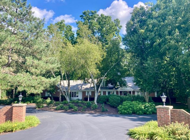 83 Oak Creek Drive, Yorkville, IL 60560