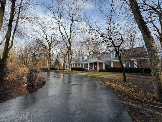 83 Oak Creek Drive, Yorkville, IL 60560