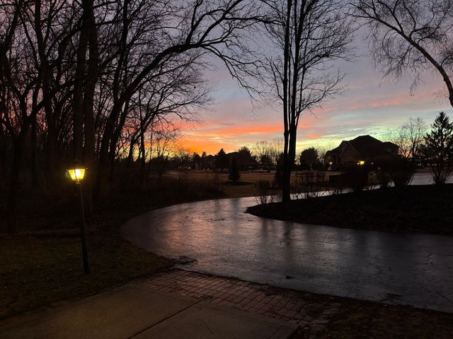 83 Oak Creek Drive, Yorkville, IL 60560