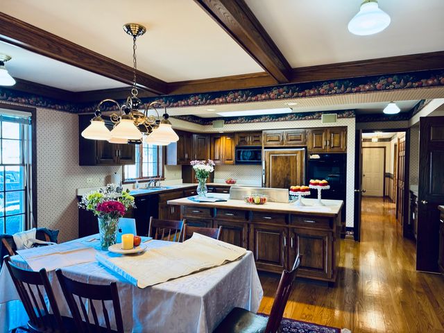 83 Oak Creek Drive, Yorkville, IL 60560