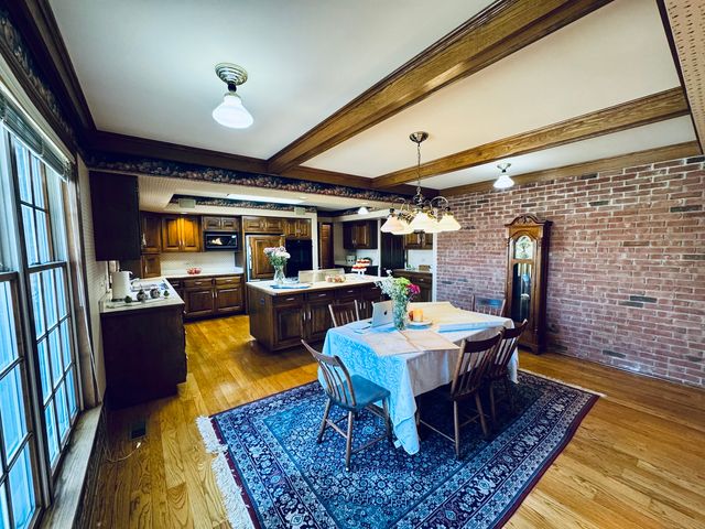 83 Oak Creek Drive, Yorkville, IL 60560