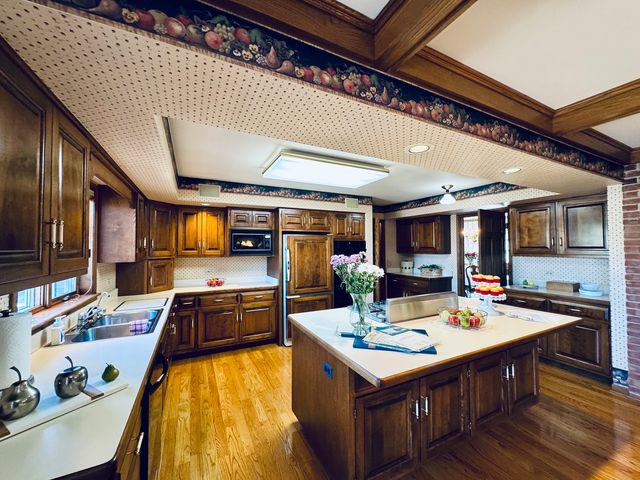 83 Oak Creek Drive, Yorkville, IL 60560