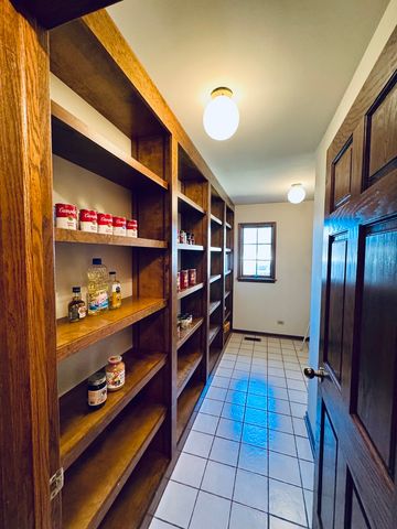 83 Oak Creek Drive, Yorkville, IL 60560