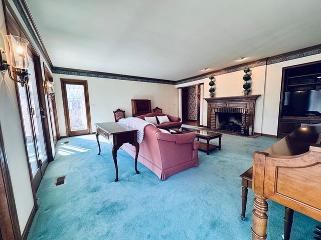 83 Oak Creek Drive, Yorkville, IL 60560