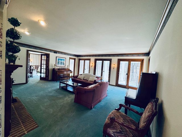 83 Oak Creek Drive, Yorkville, IL 60560