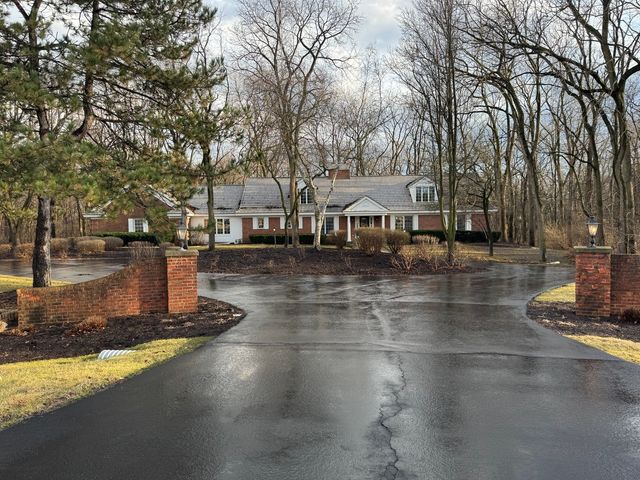 83 Oak Creek Drive, Yorkville, IL 60560