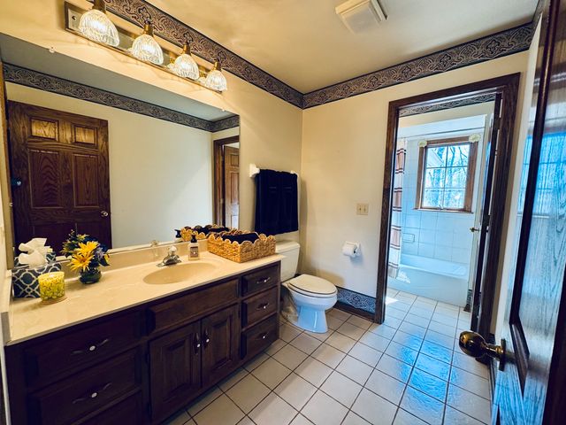 83 Oak Creek Drive, Yorkville, IL 60560