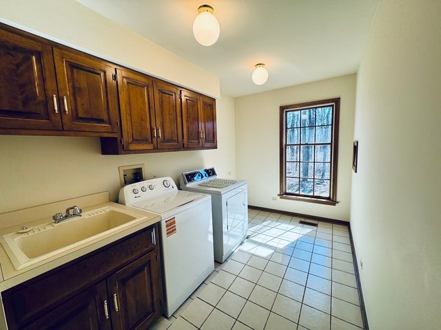 83 Oak Creek Drive, Yorkville, IL 60560