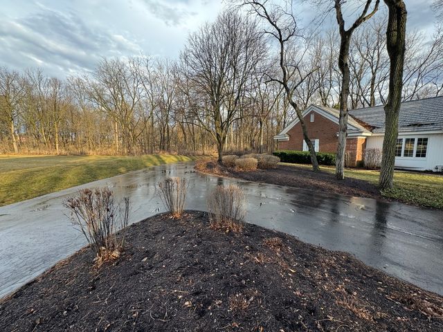 83 Oak Creek Drive, Yorkville, IL 60560