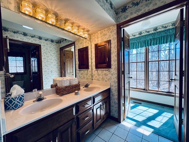 83 Oak Creek Drive, Yorkville, IL 60560