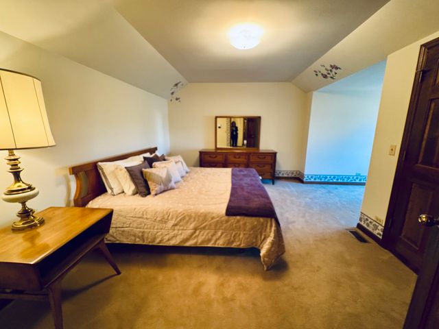 83 Oak Creek Drive, Yorkville, IL 60560