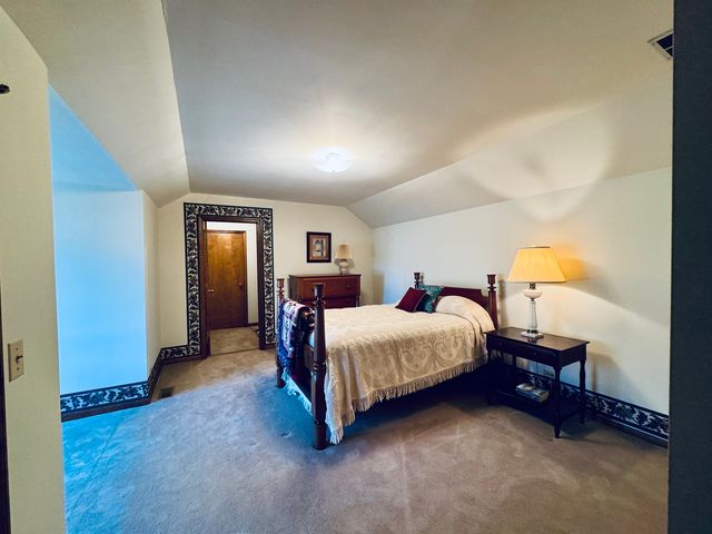 83 Oak Creek Drive, Yorkville, IL 60560