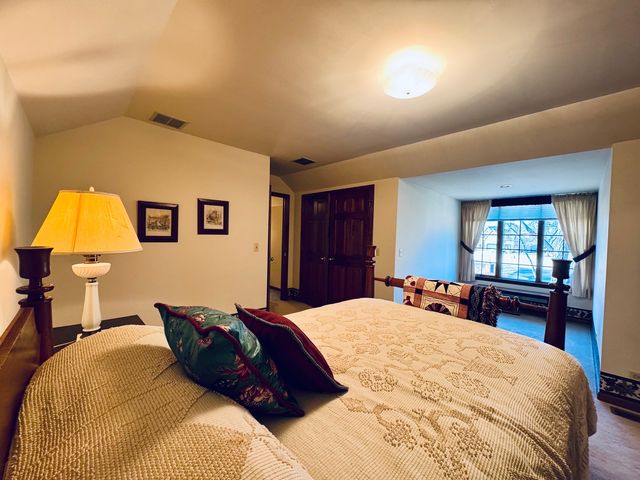 83 Oak Creek Drive, Yorkville, IL 60560