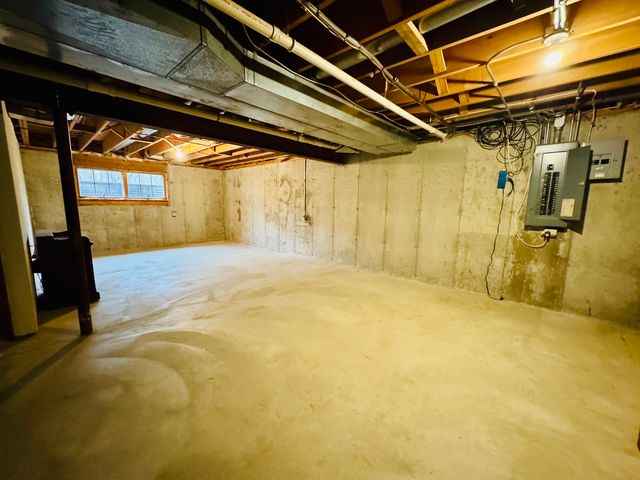 83 Oak Creek Drive, Yorkville, IL 60560