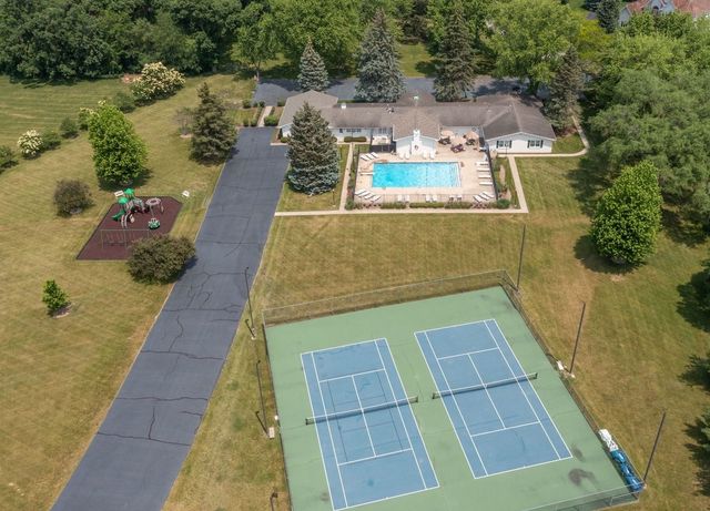 83 Oak Creek Drive, Yorkville, IL 60560