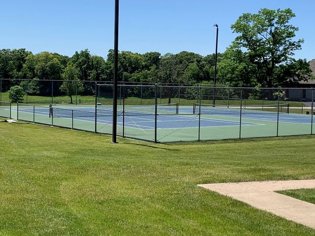 83 Oak Creek Drive, Yorkville, IL 60560