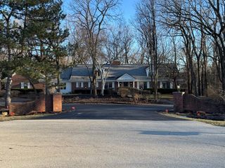 83 Oak Creek Drive, Yorkville, IL 60560