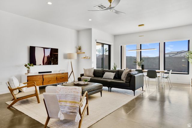 1034 E RUSTED CREEK CIR, Washington, UT 84780